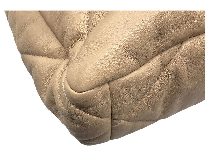 Chanel 19 Schultertasche mit Klappe aus gestepptem beigem Lammleder 2020 Größe Medium mit Mix-Metal-Hardware - Ansicht 11