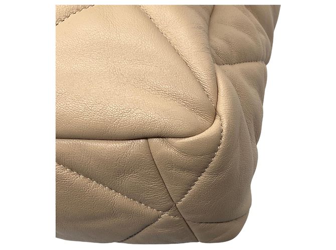 Chanel 19 Schultertasche mit Klappe aus gestepptem beigem Lammleder 2020 Größe Medium mit Mix-Metal-Hardware - Ansicht 12