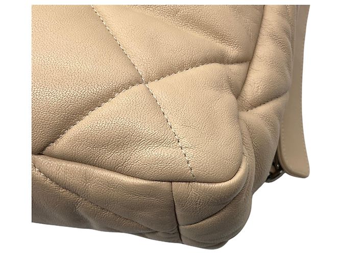 Chanel 19 Schultertasche mit Klappe aus gestepptem beigem Lammleder 2020 Größe Medium mit Mix-Metal-Hardware - Ansicht 14