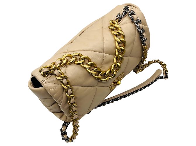 Chanel 19 Schultertasche mit Klappe aus gestepptem beigem Lammleder 2020 Größe Medium mit Mix-Metal-Hardware - Ansicht 4