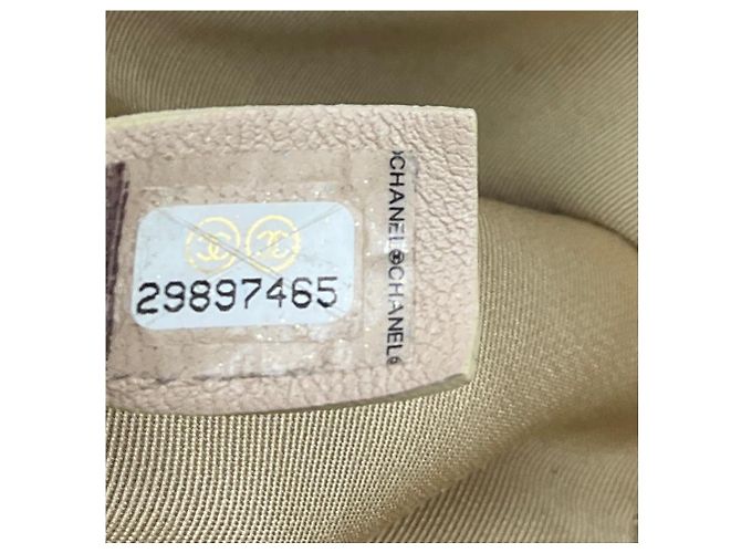 Chanel 19 Schultertasche mit Klappe aus gestepptem beigem Lammleder 2020 Größe Medium mit Mix-Metal-Hardware - Ansicht 9