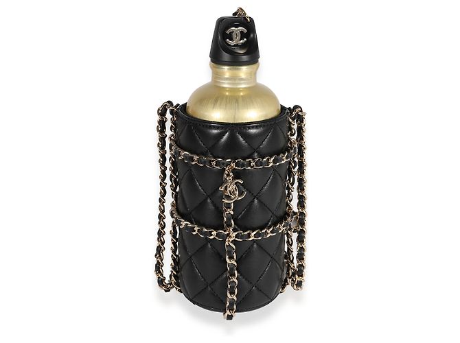 Bouteille d'eau en métal doré Chanel et son étui en peau d'agneau matelassée noire - vue 3