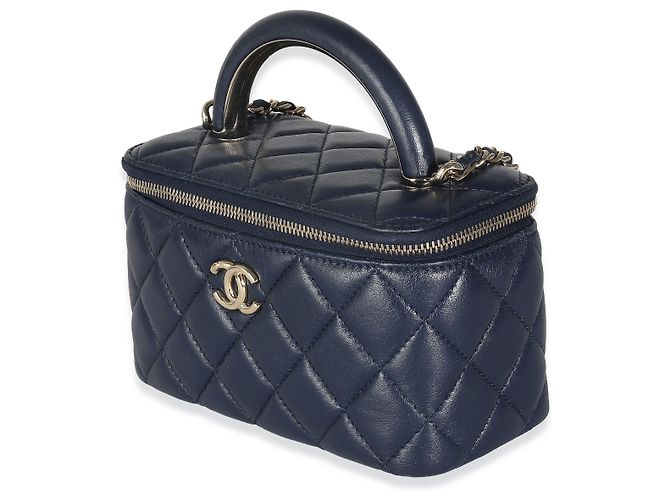 Vanity Beauty Case Chanel Navy in Agnello Trapuntato con Manico e Catena Blu - vista 3