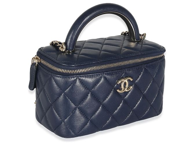 Vanity Beauty Case Chanel Navy in Agnello Trapuntato con Manico e Catena Blu - vista 4