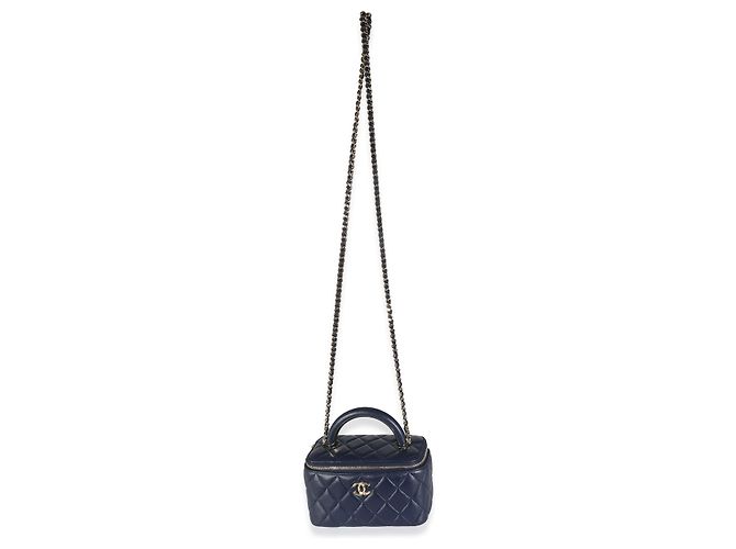 Vanity Beauty Case Chanel Navy in Agnello Trapuntato con Manico e Catena Blu - vista 5