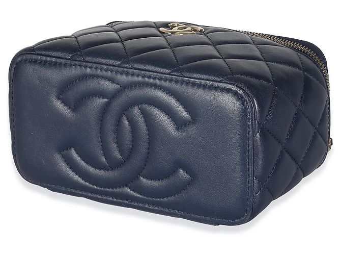 Vanity Beauty Case Chanel Navy in Agnello Trapuntato con Manico e Catena Blu - vista 7