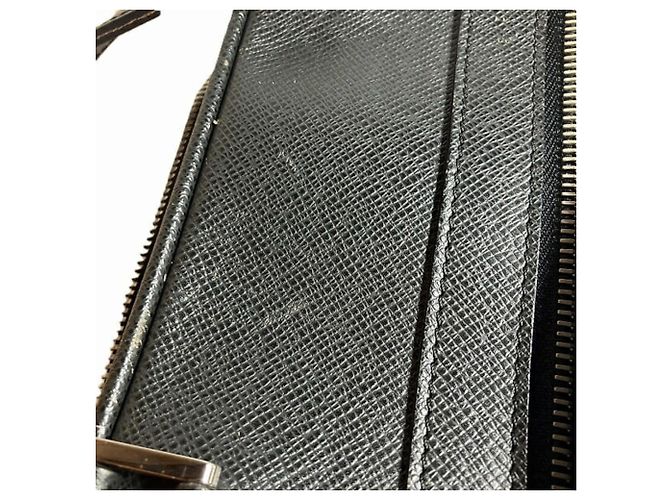 Borsa Louis Vuitton Taiga Alexander Grigio - vista 8