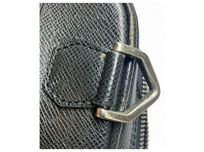 Borsa Louis Vuitton Taiga Alexander Grigio - vista 9