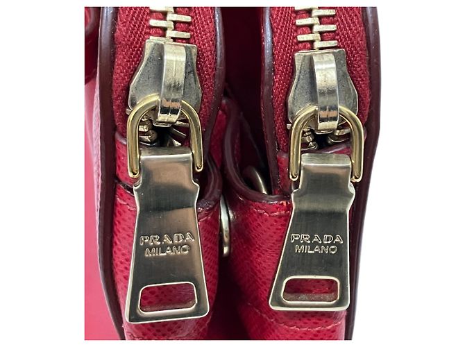Borsa a tracolla in pelle bordeaux Prada Bordò - vista 9