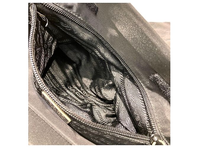 Bolso Tote Prada de nylon negro y plástico - vista 9