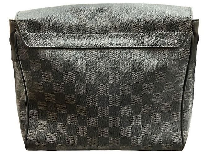 Borsa Louis Vuitton Damier Graphite District PM Nero - vista 2