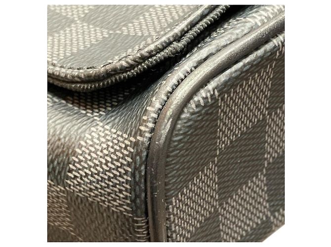Borsa Louis Vuitton Damier Graphite District PM Nero - vista 6