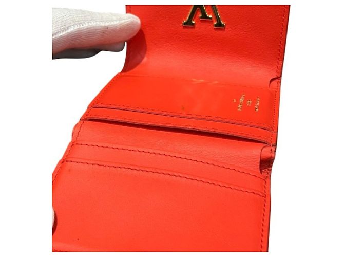Cartera Louis Vuitton Taurillon Capucines XS Plegable - vista 9