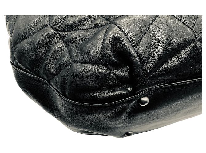 Bolsa de ombro hobo em couro acolchoado preto Akris - vista 10