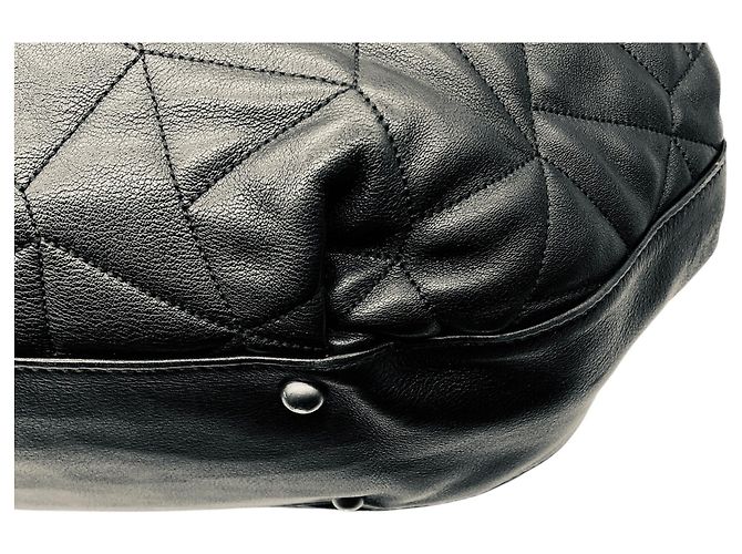 Bolsa de ombro hobo em couro acolchoado preto Akris - vista 13