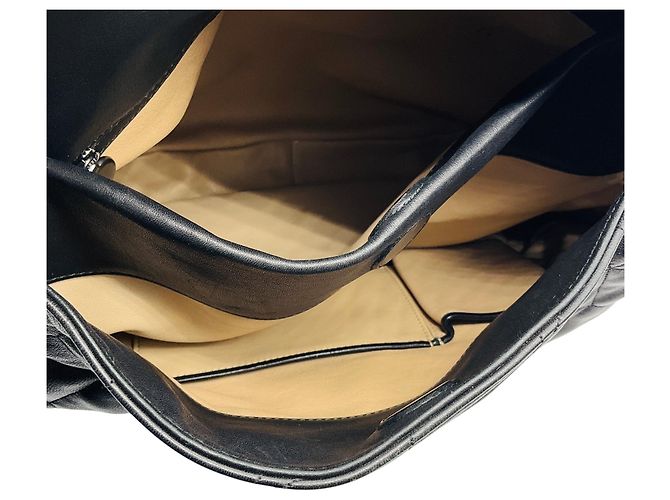 Bolsa de ombro hobo em couro acolchoado preto Akris - vista 6