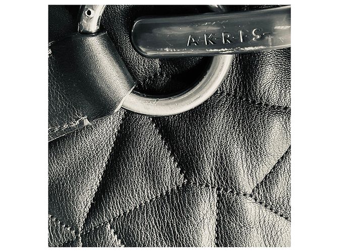 Bolsa de ombro hobo em couro acolchoado preto Akris - vista 8