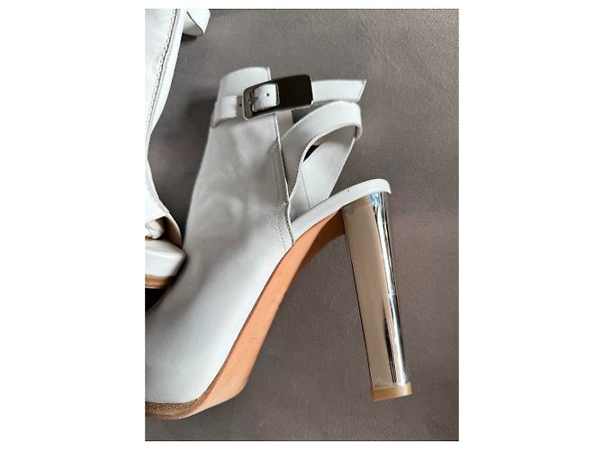 Hermès Sandali in pelle bianca con cinturino alla caviglia Bianco - vista 21