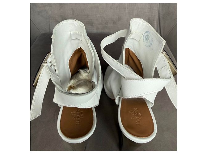 Hermès Sandali in pelle bianca con cinturino alla caviglia Bianco - vista 8