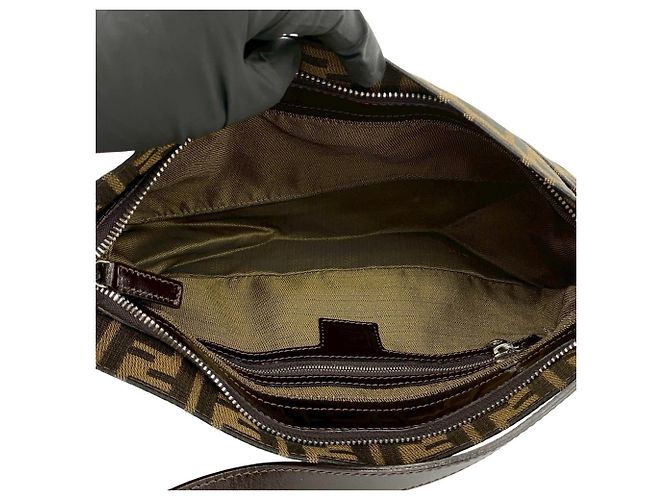 Zucca Fendi x Louis Vuitton Mamma Bucket Semi One Shoulder Bag Marrone Nero - vista 9