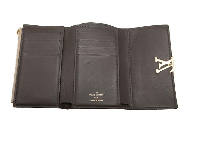 Cartera Compacta Louis Vuitton Capucines en Taurillon beige - vista 4