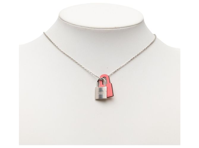 Collana con pendente O Kelly in argento placcato palladio e pelle Swift Hermès Rosa - vista 4