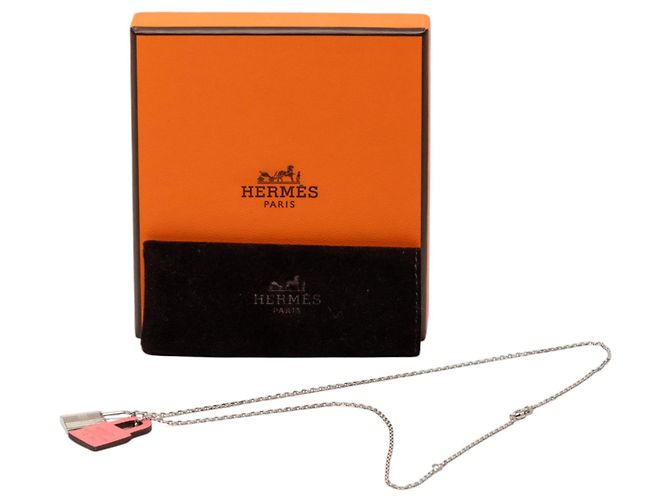 Collana con pendente O Kelly in argento placcato palladio e pelle Swift Hermès Rosa - vista 5