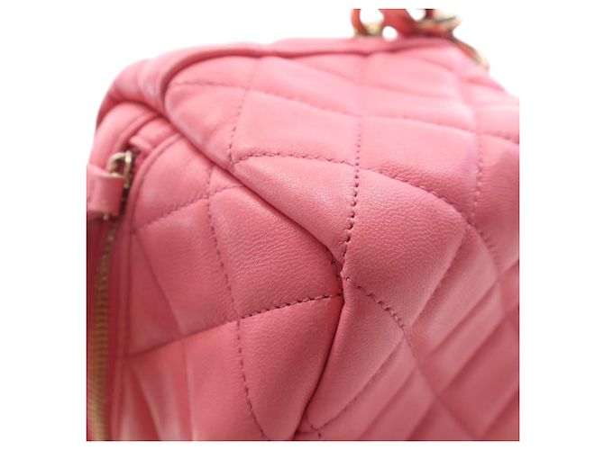 Vanity Chanel Wristlet Case aus rosa gestepptem Lammleder mit Würfelkette Pink - Ansicht 8