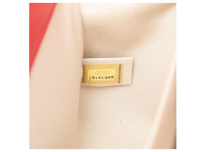 Chanel Boy Flap en piel de cordero perforada acolchada rojo old medium Roja - vista 6
