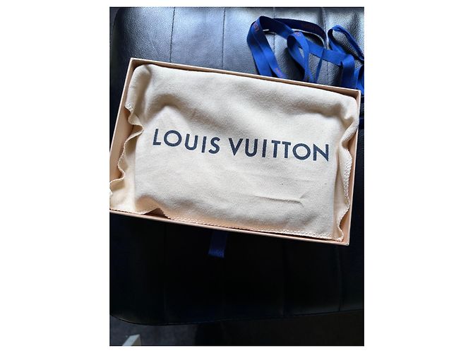 Louis Vuitton Pochette Monogram Empreinte Rose Rosa Bianco - vista 3