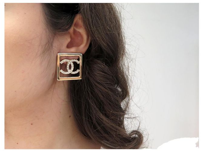 NUEVOS AROTES CHANEL LOGO CC CUADRADOS CON PEDRERÍA PENDIENTES Dorado - vista 9