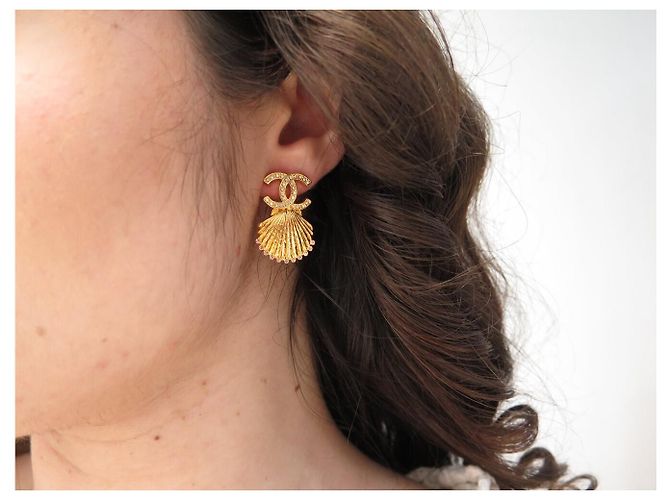 NUOVI ORECCHINI CHANEL ABA063 CONCHIGLIA LOGO CC ORO D'oro - vista 7