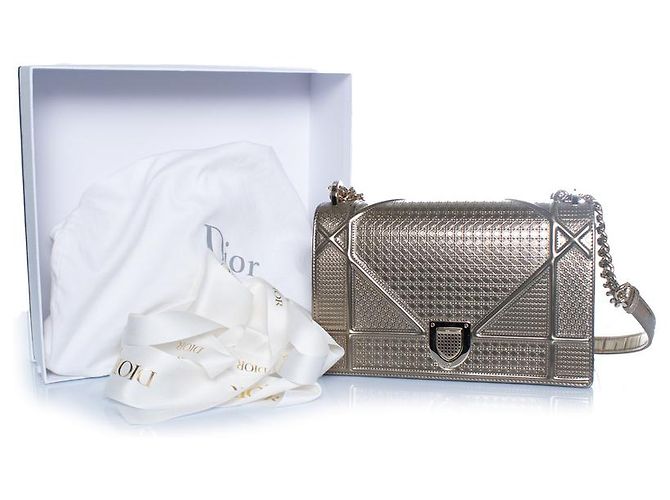 Christian Dior, borsa con patta Diorama metallizzata D'oro Metallico - vista 3