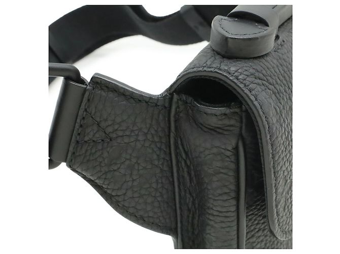 Borsa a tracolla Louis Vuitton Monogram Taurillon S Lock Nero - vista 4