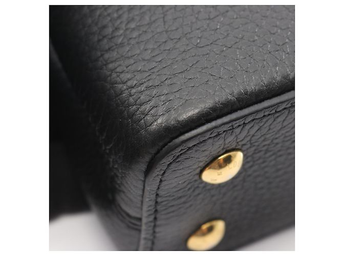 Bolsa Louis Vuitton Capucines MINI 2WAY Preto - vista 2