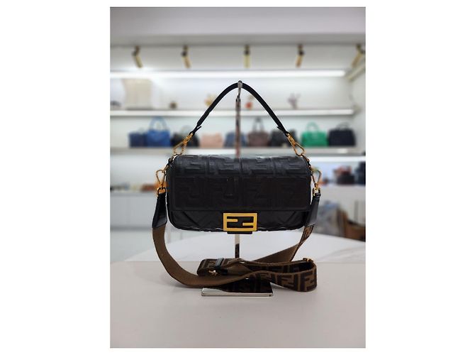 Fendi Baguette Leder Tote und Crossbody Bag in Schwarz, Größe Medium - Ansicht 10