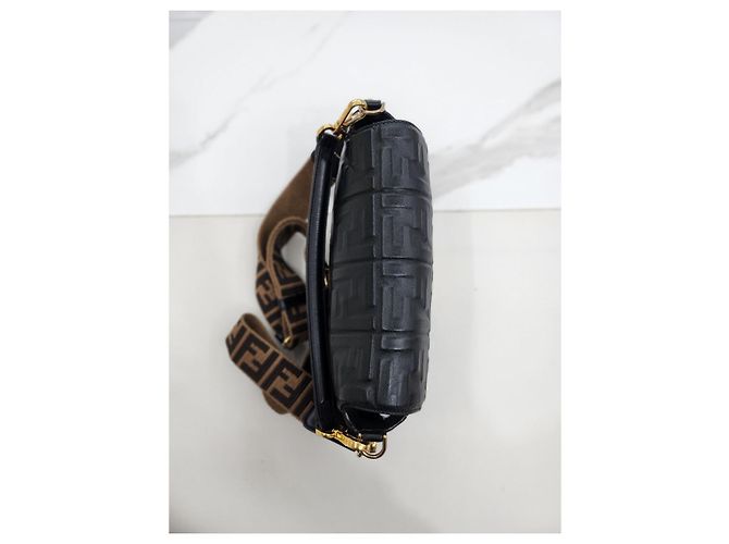 Fendi Baguette Leder Tote und Crossbody Bag in Schwarz, Größe Medium - Ansicht 11