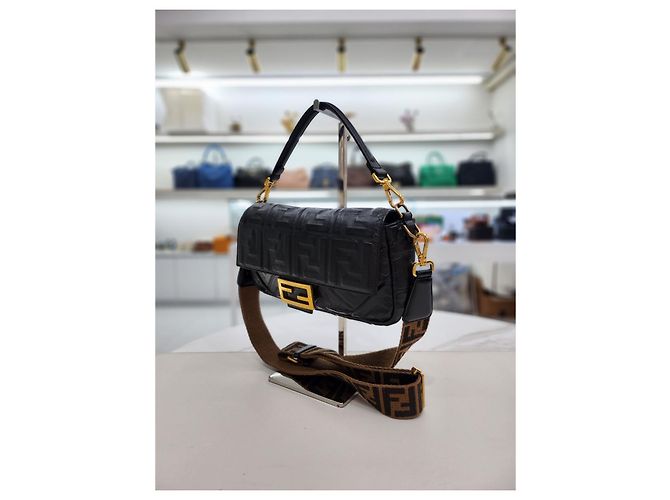Fendi Baguette Leder Tote und Crossbody Bag in Schwarz, Größe Medium - Ansicht 12