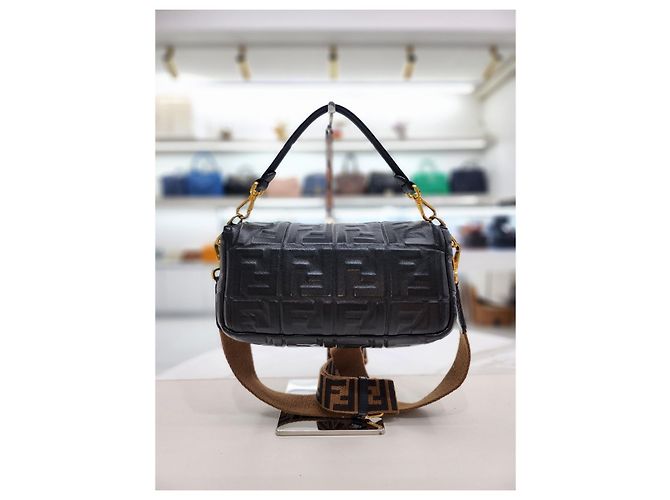 Fendi Baguette Leder Tote und Crossbody Bag in Schwarz, Größe Medium - Ansicht 14