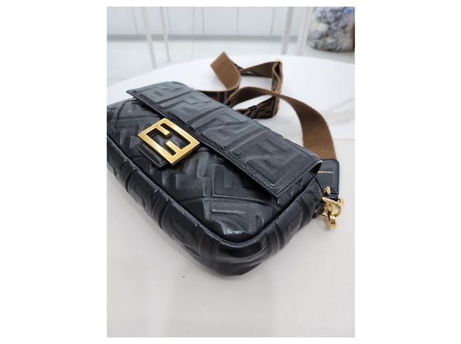Fendi Baguette Leder Tote und Crossbody Bag in Schwarz, Größe Medium - Ansicht 16