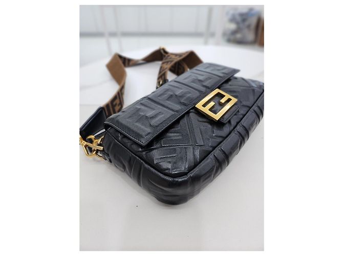 Fendi Baguette Leder Tote und Crossbody Bag in Schwarz, Größe Medium - Ansicht 17