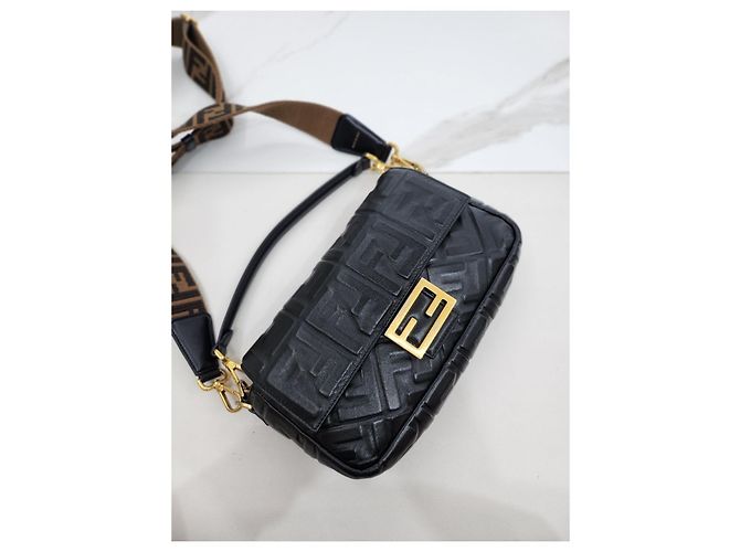Fendi Baguette Leder Tote und Crossbody Bag in Schwarz, Größe Medium - Ansicht 18