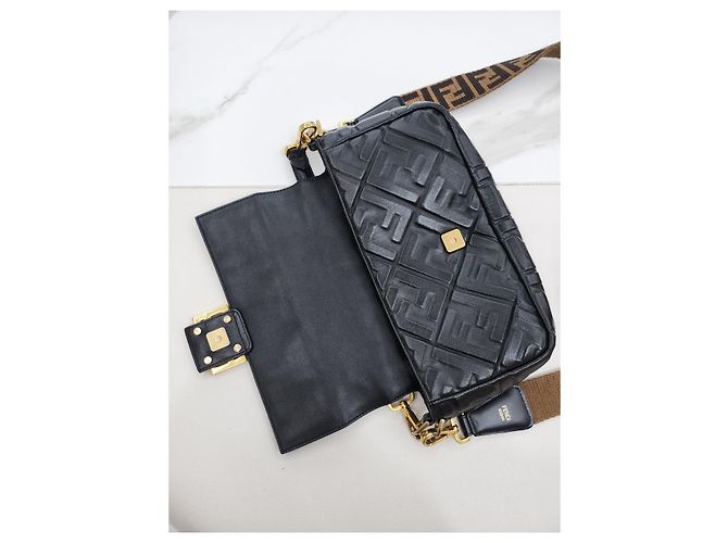 Fendi Baguette Leder Tote und Crossbody Bag in Schwarz, Größe Medium - Ansicht 20