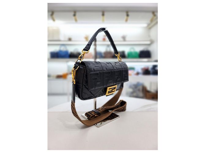Fendi Baguette Leder Tote und Crossbody Bag in Schwarz, Größe Medium - Ansicht 5