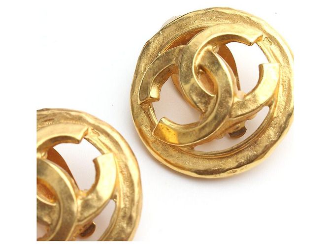 Chanel Vintage Goldplattierte runde CC Logo Clip Ohrringe Gelb - Ansicht 4