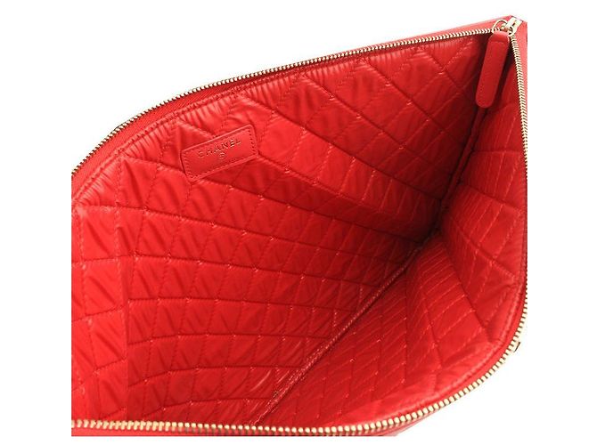 Chanel Clutch Large Boy in Agnello Trapuntato Rosso con Finiture Oro - vista 4