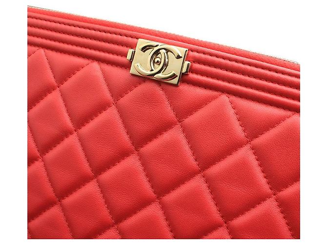 Chanel Clutch Large Boy in Agnello Trapuntato Rosso con Finiture Oro - vista 5