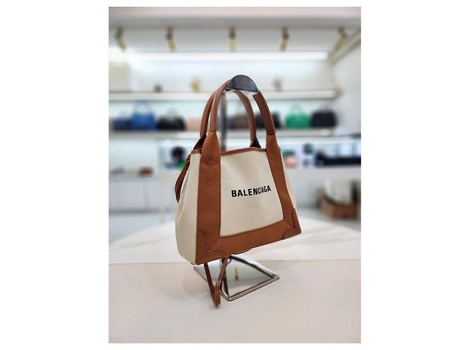 Balenciaga Cabas XS Camel Tote e Borsa a Spalla Marrone - vista 13
