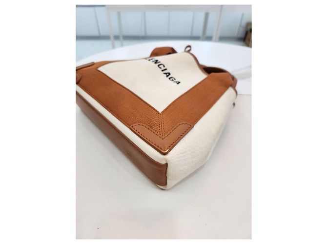 Balenciaga Cabas XS Camel Tote e Borsa a Spalla Marrone - vista 16