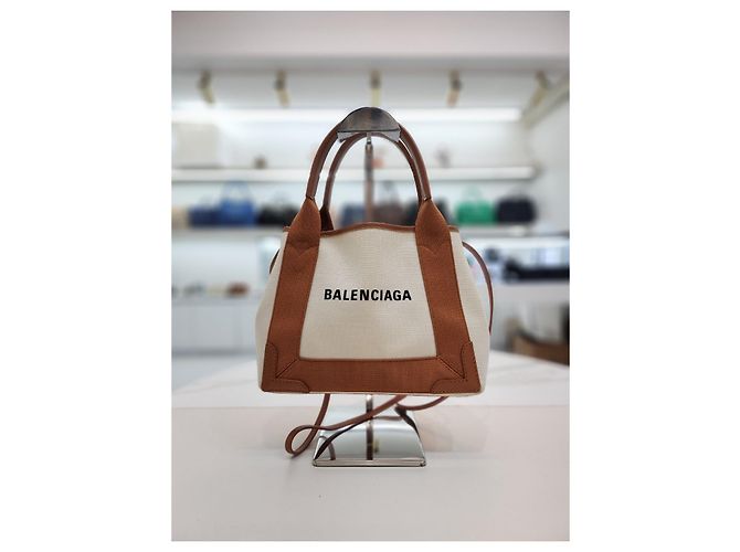 Balenciaga Cabas XS Camel Tote e Borsa a Spalla Marrone - vista 9